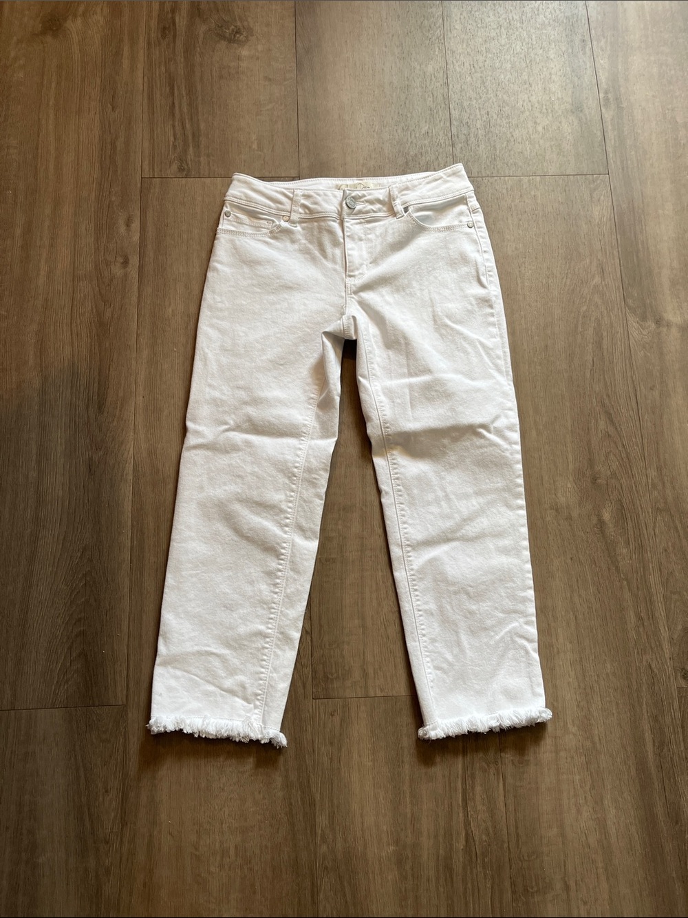 White Women's Frayed Hem Jeans